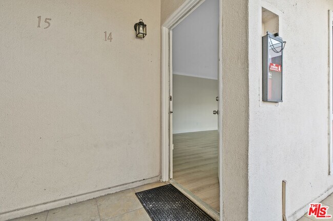 Building Photo - 330 E Dryden St