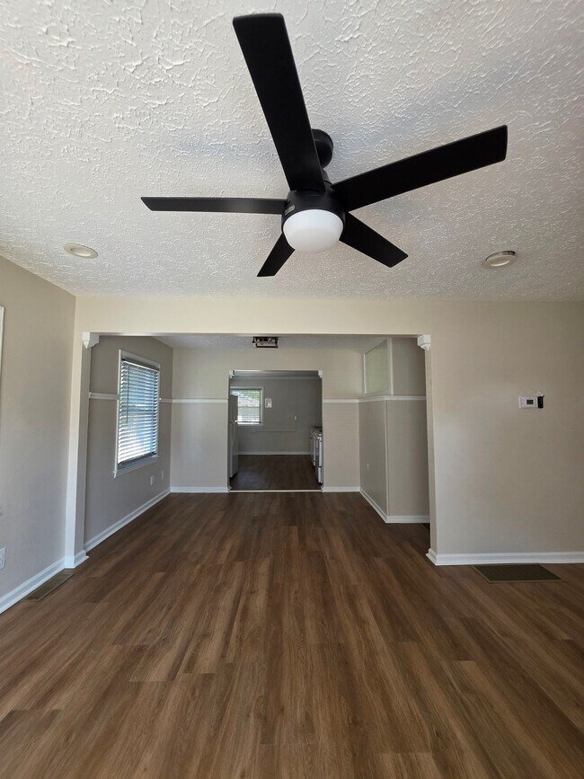 Building Photo - 4007 Glenhurst Ave