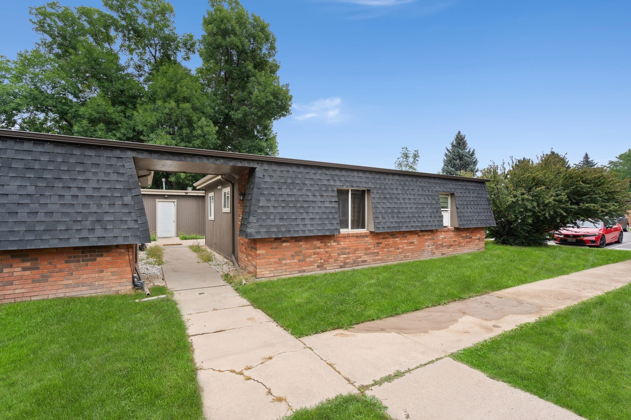 Building Photo - 405 E Thunderbird Dr