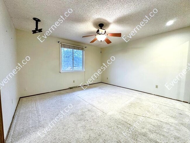 Building Photo - Charming 4-Bedroom Home with Spacious Layo...