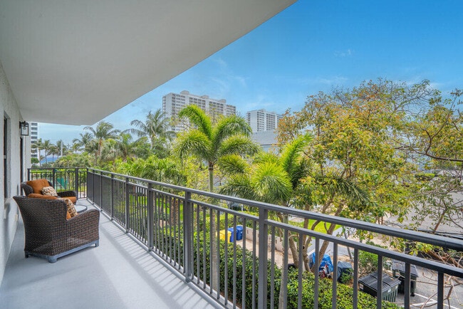 Building Photo - 2679 S Ocean Blvd