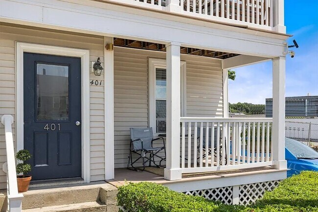 Building Photo - 401 Cabot St