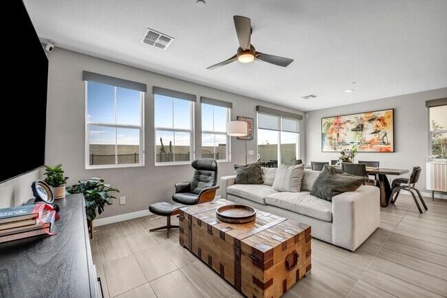 Building Photo - Spacious 5-Bedroom Home with Loft, Pool & Mountain Views