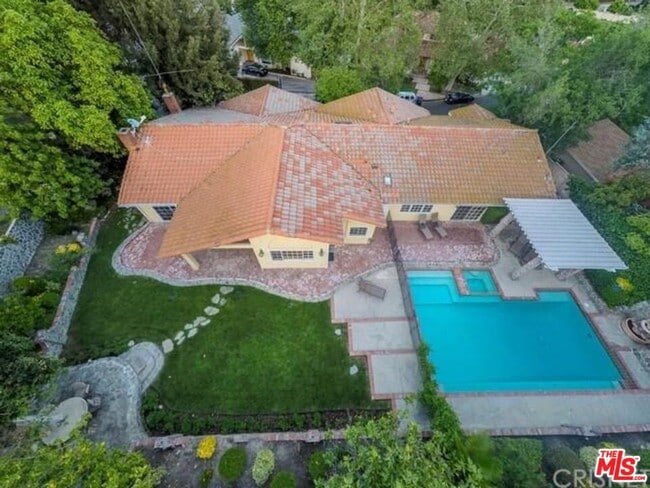 Building Photo - 4949 Palomar Dr