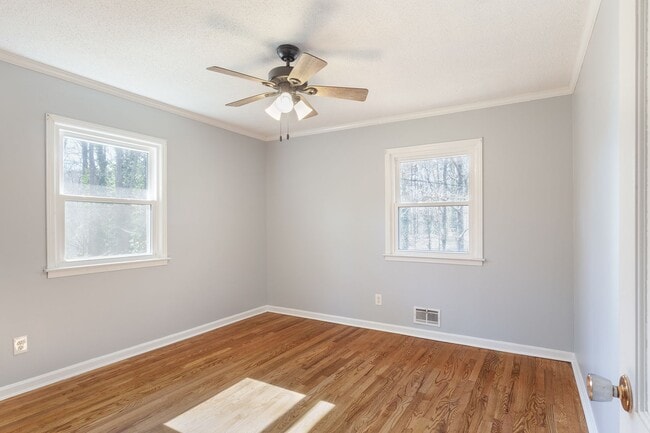 Building Photo - Spacious 4bd/2.5ba Ranch w/ Two-Car Garage & Large Basement and Screened Porch!