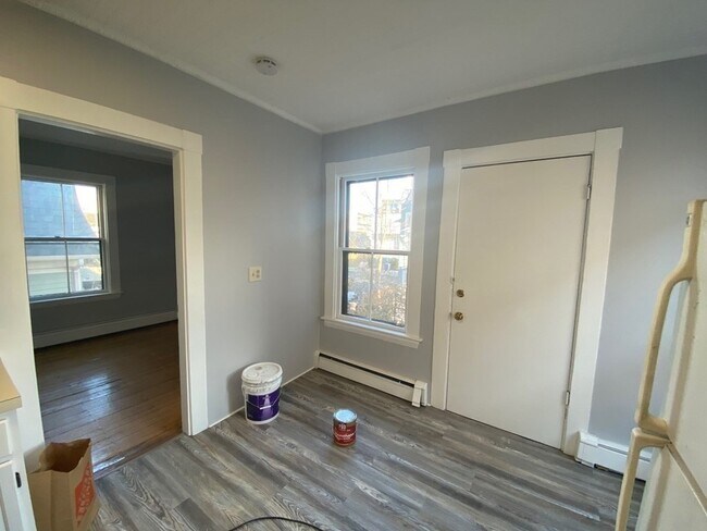 Building Photo - 204 Banks St