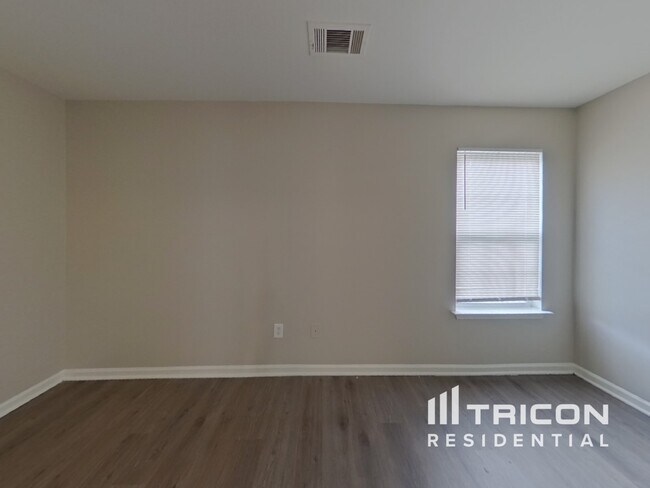 Building Photo - 827 Oakshire Cir