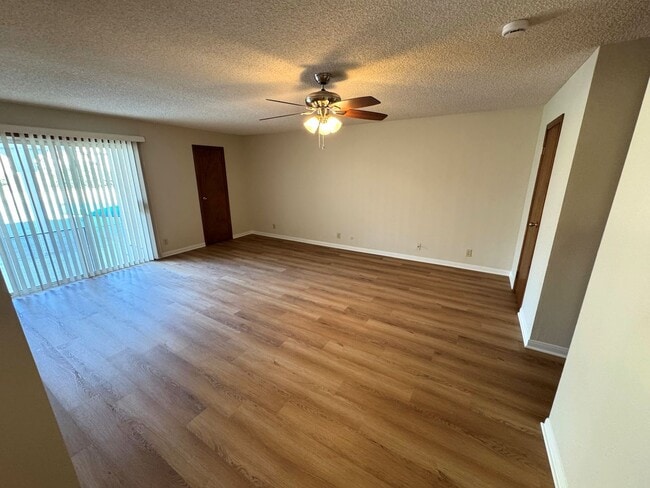 Building Photo - Spacious Central Ventura Home