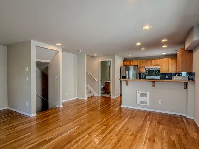 Building Photo - 3bd/2bth North Green Lake Townhome, $3,250/mo.