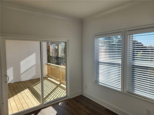 Building Photo - 404 Brodie Dr