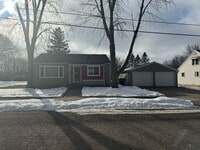 Building Photo - Beautiful 3 Bedroom 1 Bath Ranch Style Sin...