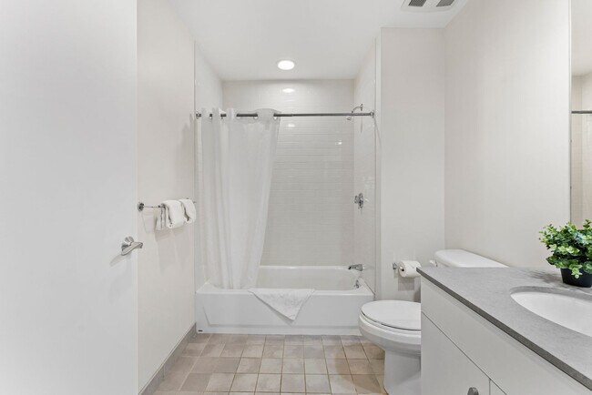 Building Photo - 601 Albany St