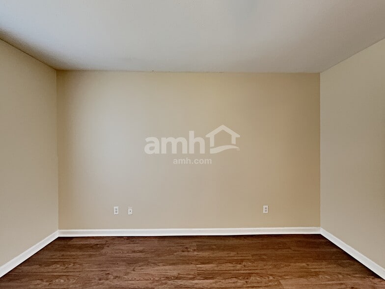 Building Photo - 1137 Benton Mason Dr