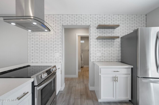Building Photo - 402 N 73rd St