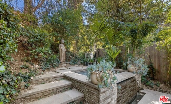 Building Photo - 2530 Hutton Dr