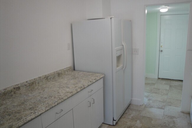 Building Photo - Three Bedroom One Bathroom House For Rent