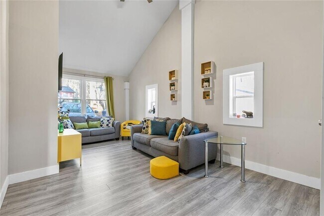 Building Photo - 494 Plainville Dr SW