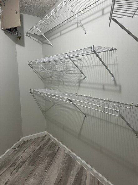 Building Photo - 412 Fulton Dr