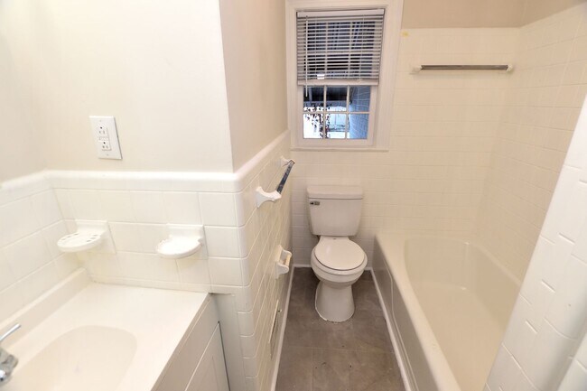 Building Photo - 205 S Mayo St