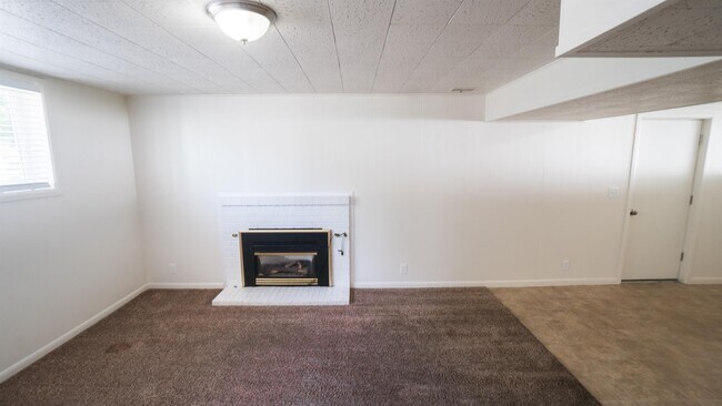 Building Photo - 5558 S Somerset Way