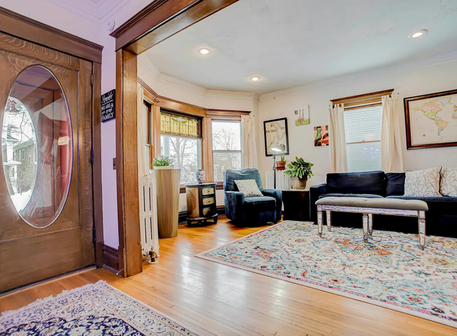 Building Photo - Perfect 5BR Home in Uptown!