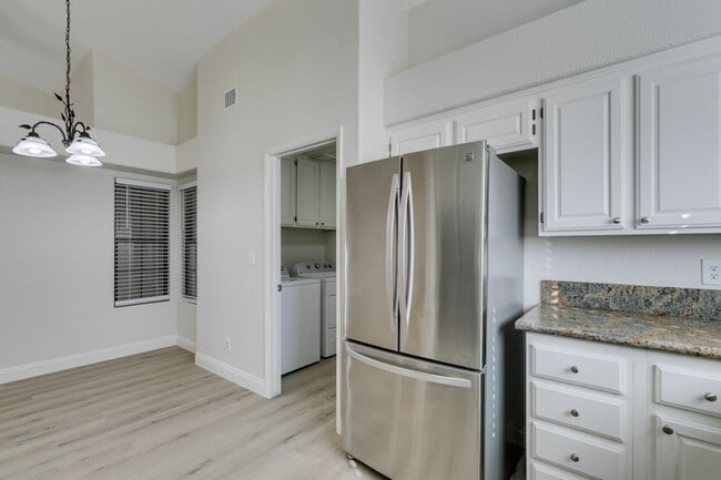 Building Photo - Lovely 1 story home near Warm Springs and Green Valley Pkwy with LARGE backyard!