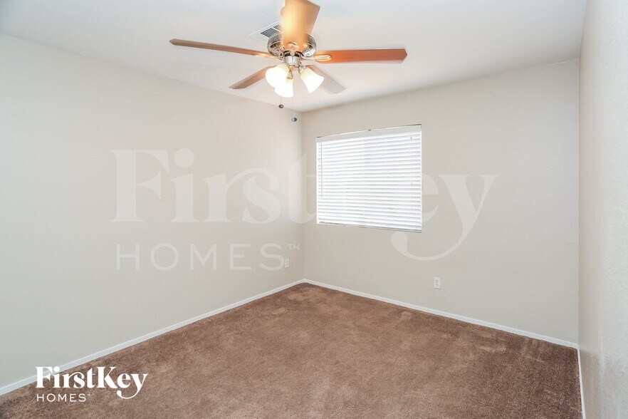 Building Photo - 718 Azure Banks Ave