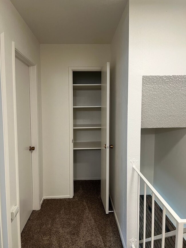 Building Photo - $500 OFF JAN RENT! 2 BED CONDO w/GARAGE!!