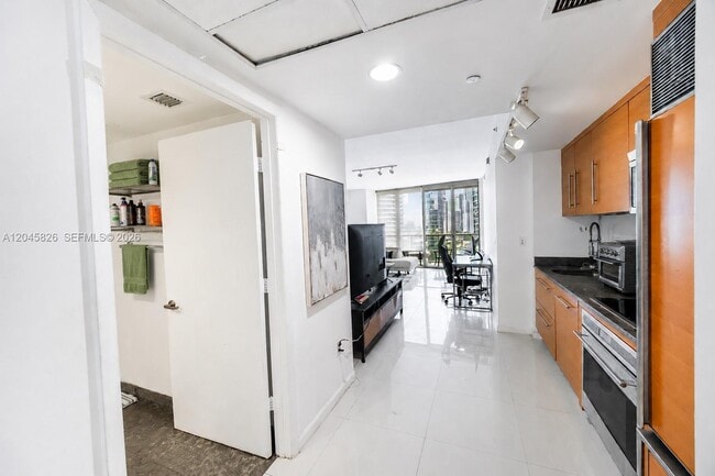 Building Photo - 475 Brickell Ave