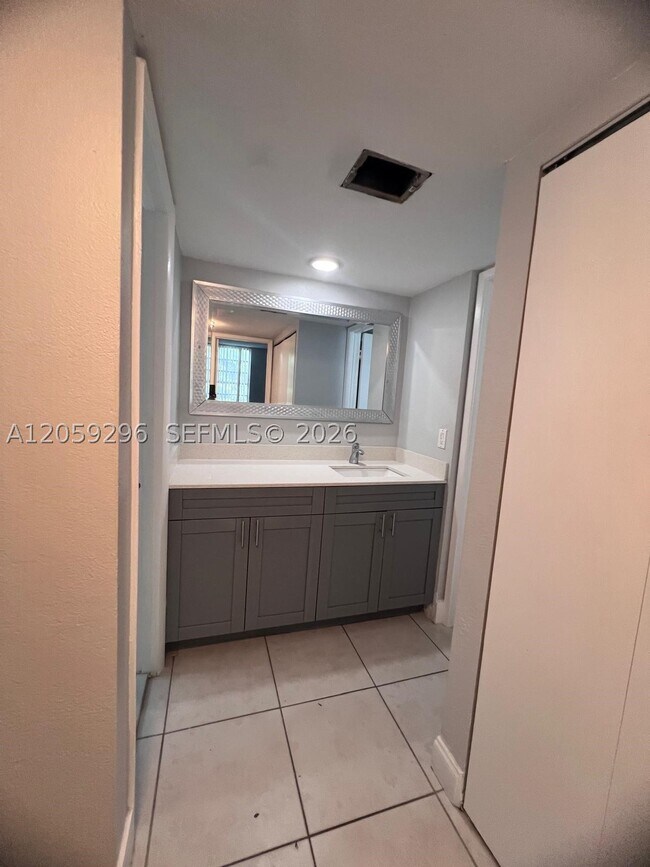 Building Photo - 8870 Fontainebleau Blvd