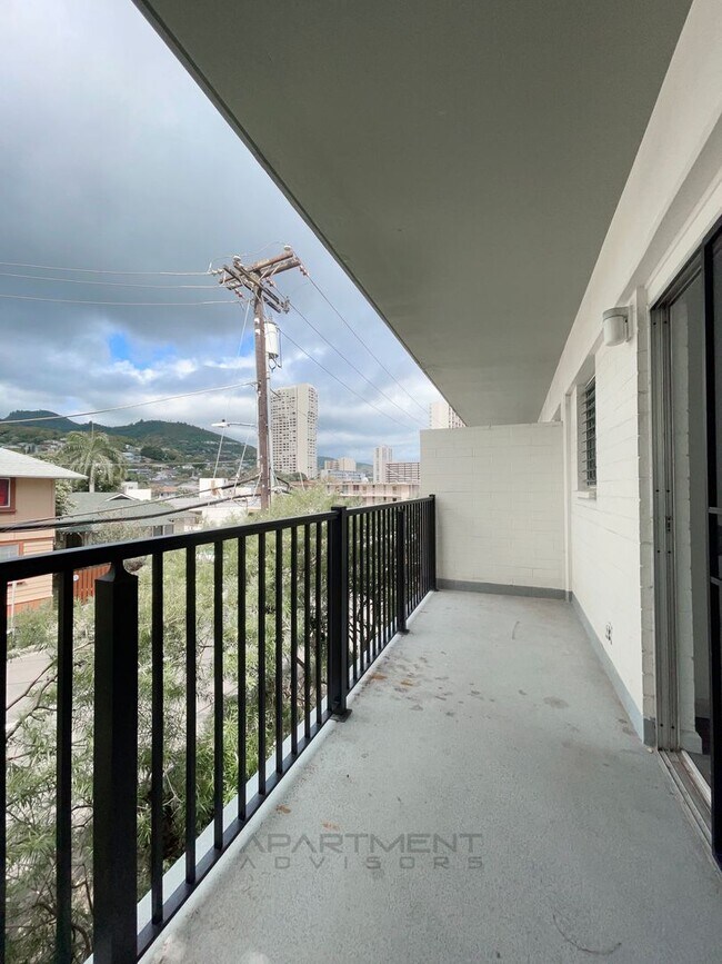 Building Photo - 1660 Piikoi St