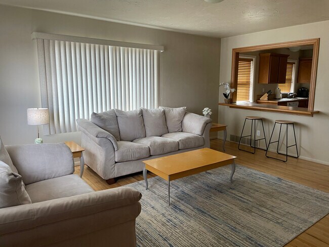 Building Photo - 2 35th St N