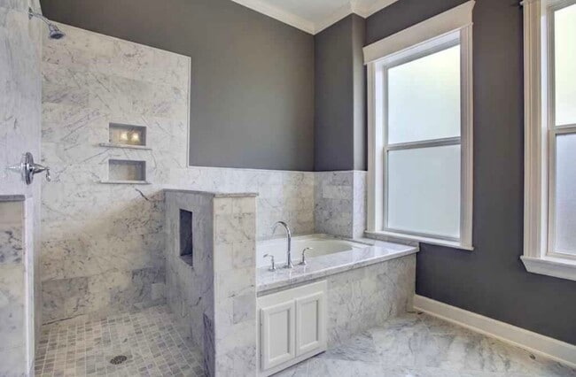 Building Photo - 2115 Bidwell Dr