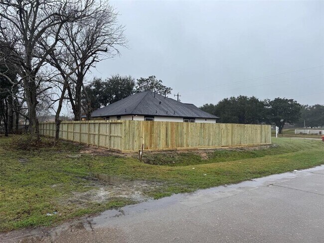Building Photo - 6405 Carver Ave