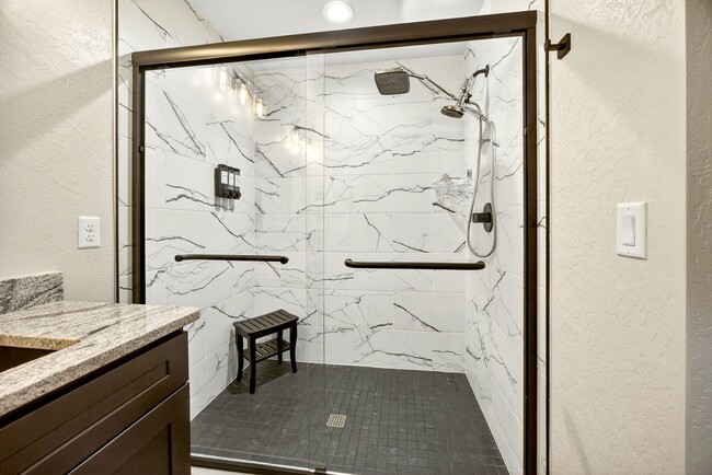 Building Photo - 4713 Red Tail Dr