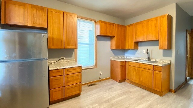 Building Photo - 6833 S Green St