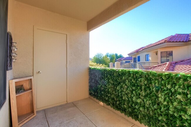 Building Photo - Bright & Spacious 2 Bed, 2 Bath Apartment