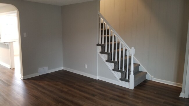 Building Photo - Updated Row - Holmesburg