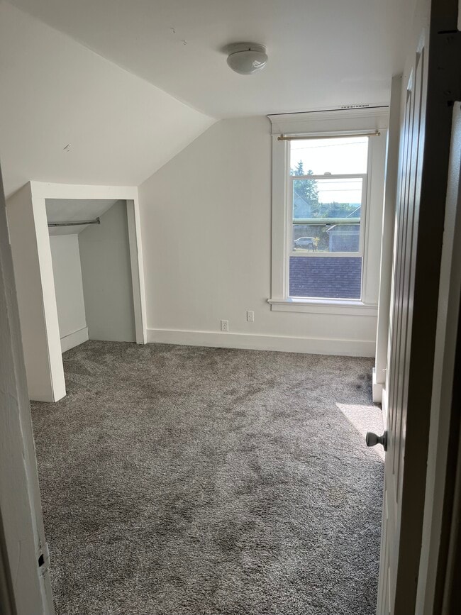 Building Photo - 1531 James St