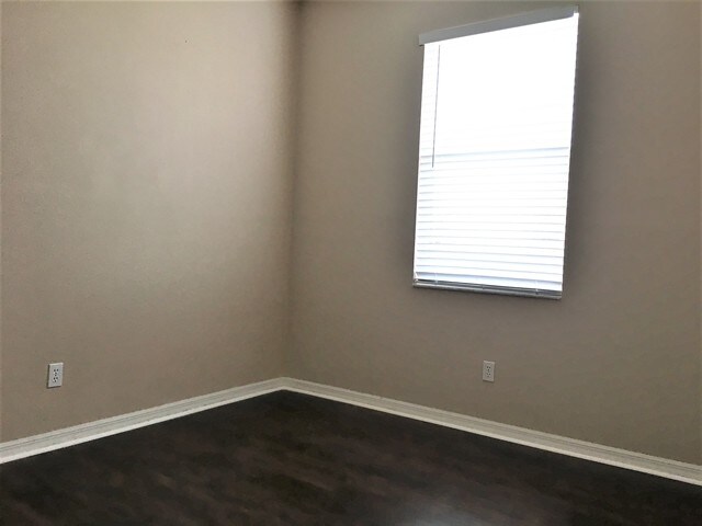 Building Photo - 443 Sand Ridge Dr