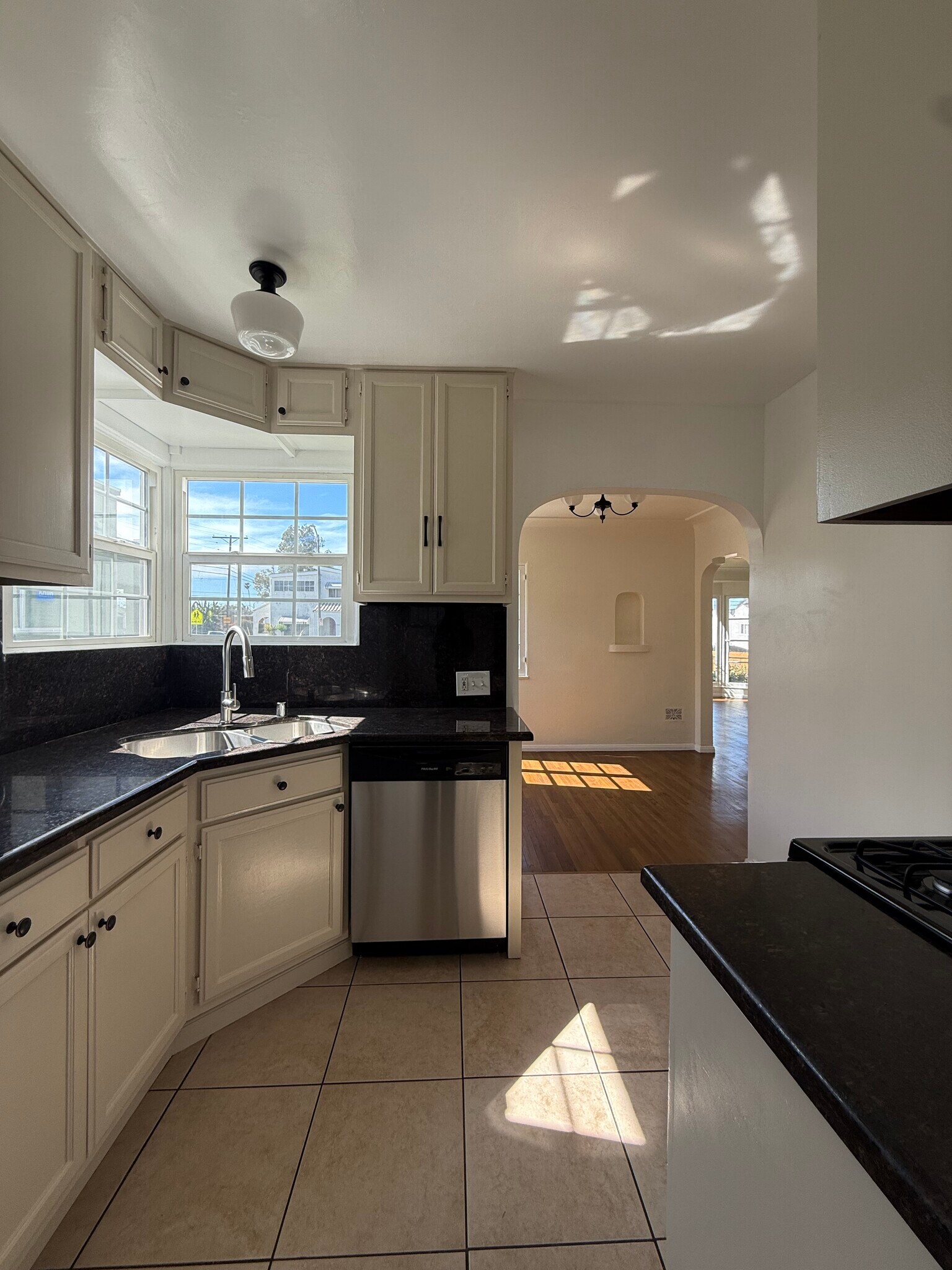 Building Photo - 5854 Arlington Ave