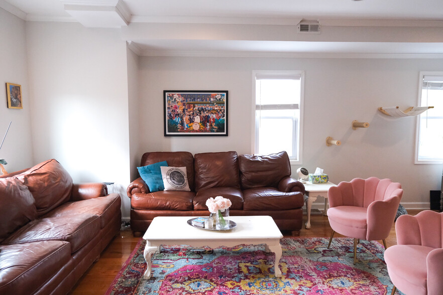 Living room - 655 16th St NE