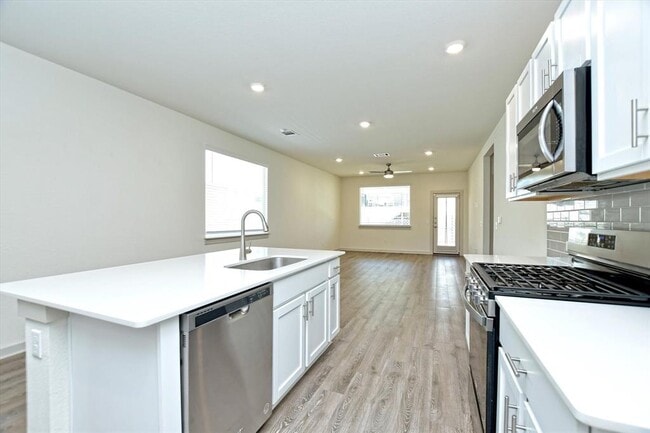 Building Photo - 204 Merrick Rd