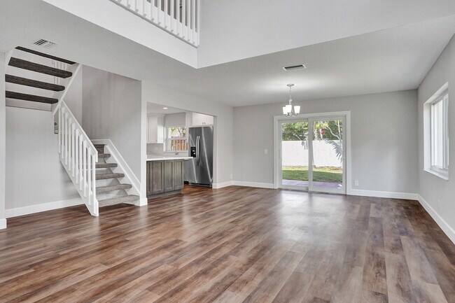 Building Photo - 9821 NW 5th Pl