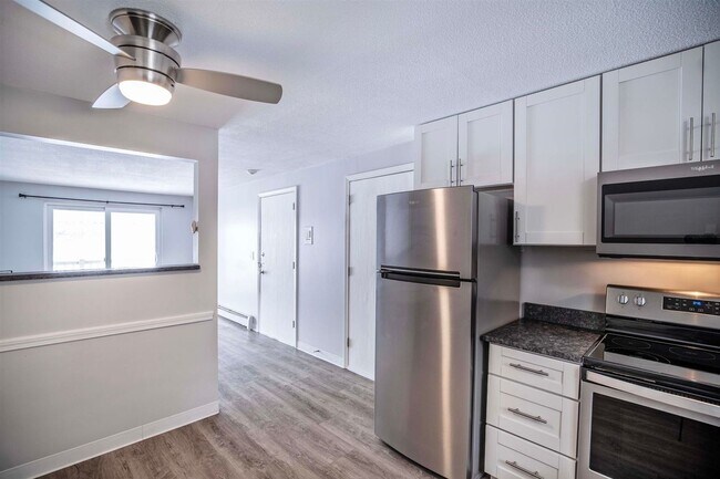 Building Photo - 205 Main