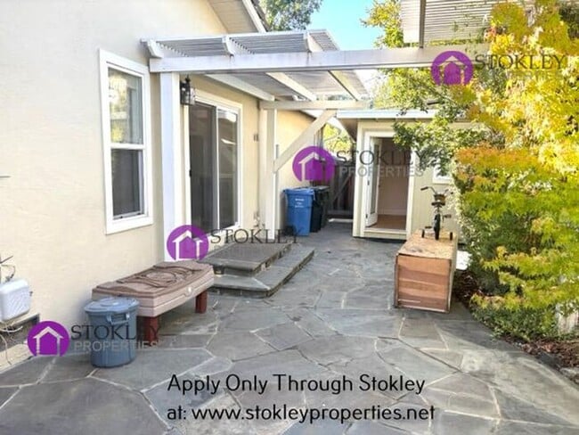 Building Photo - 231 Ivy Dr