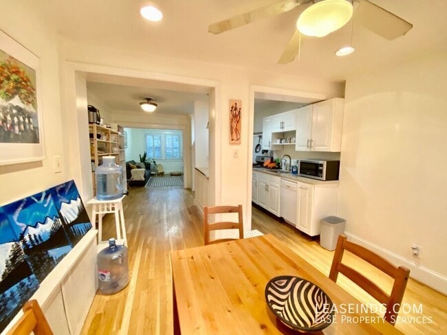 Building Photo - 2517 3rd St NE