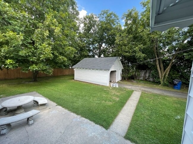 Building Photo - 4 Bedroom 2 bath home with garage in beautiful downtown Graham!