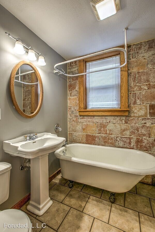 Building Photo - 2754 Harney St