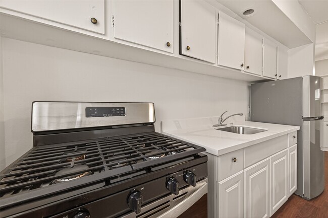 Building Photo - 1217 Heights Blvd